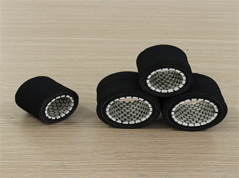 纯色底陶瓷软管